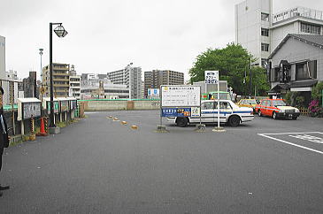 鶯谷駅南口駅前広場