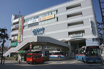 京急久里浜駅前