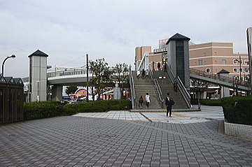 駅前歩道橋