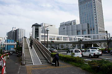 歩道橋まで戻る