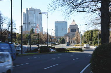 内堀通りと国会議事堂