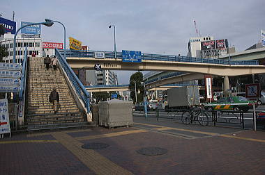 駅前の大交差点