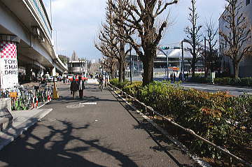 千駄ヶ谷駅前