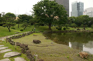 浜辺を模した池