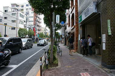 地下鉄春日駅出口