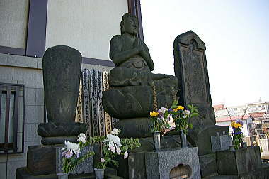 明暦の大火供養塔