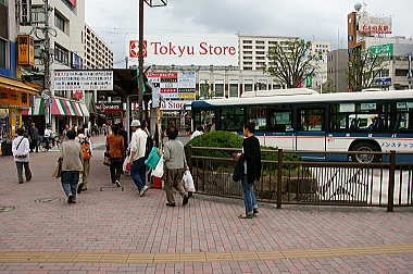 金町駅前バスロータリー