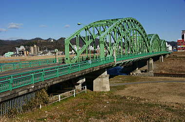 中橋