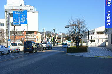 交差点を右へ