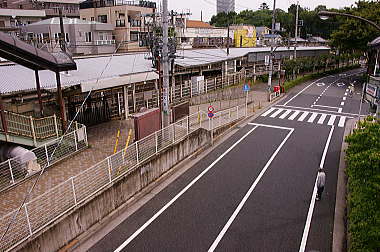 駅前通りを進む