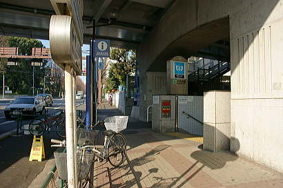 東京メトロ乃木坂駅出入口