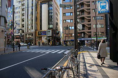 外苑東通りを左折