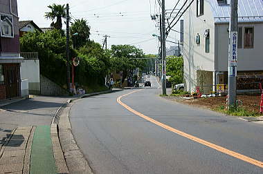 公園坂通りを進む