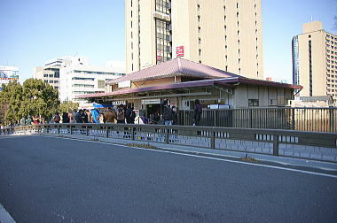 JR飯田橋駅西口前