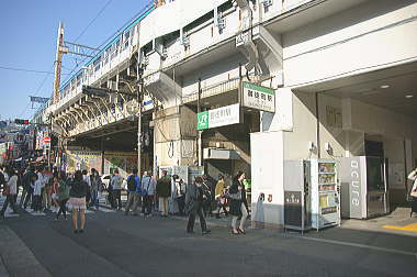 １５：５４　御徒町駅前