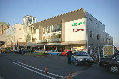 １７：１５　田端駅前