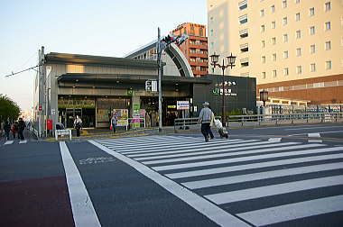 １７：４０　駒込駅前