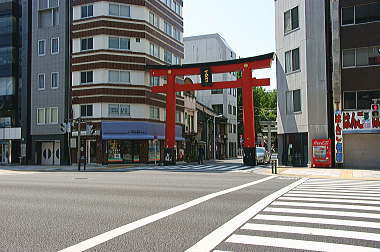 立派な鳥居発見