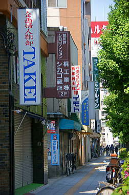 花川戸 靴・履物問屋街