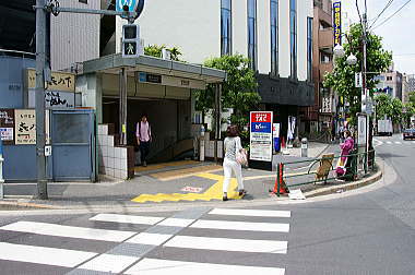 東京メトロ早稲田駅出入口