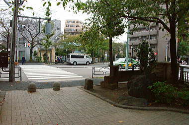 幾つかの通りを横切って続く山谷堀公園