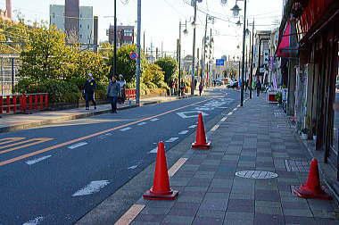 多摩川線沿いに歩く