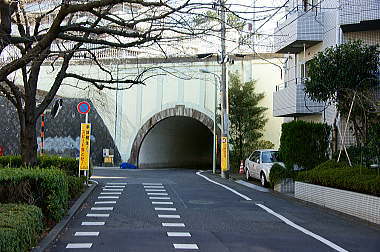 正面は中原街道