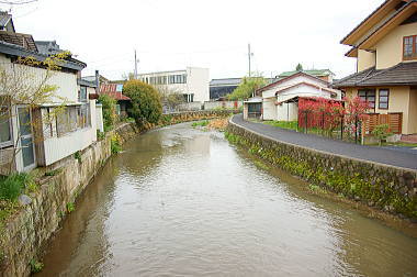 巴波川に沿って