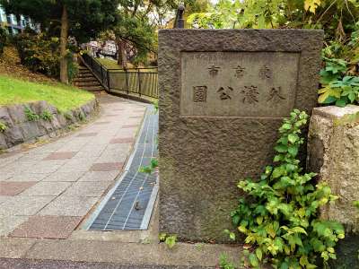 一般道路を越えて再び遊歩道へ