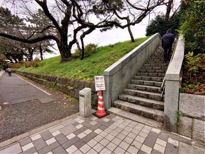 遊歩道への石段