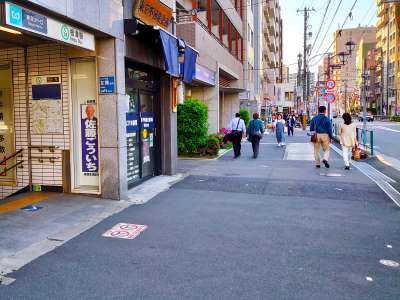 東京メトロ 根津駅前