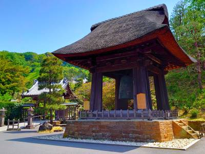 鐘楼と梵鐘（国宝）